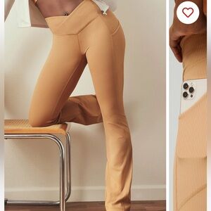 NWT Fabletics Oasis Kick Flare Pant- S/Short